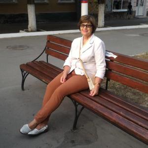 Девушки в Саратове: Ирина, 67 - ищет парня из Саратова
