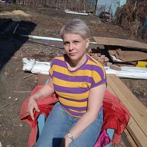 Девушки в Омске: Алёна, 47 - ищет парня из Омска