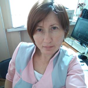 Девушки в Томске: Лариса, 44 - ищет парня из Томска