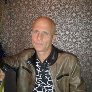 Олег, 54 года, Белогорск