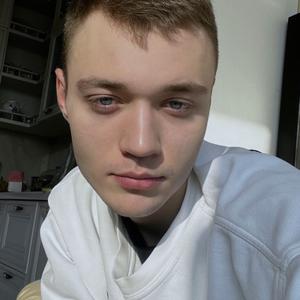 Максим, 23 года, Москва