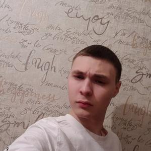 Олег, 20 лет, Псков