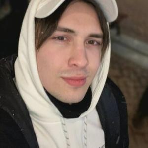 Максим, 23 года, Москва