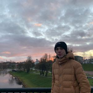 Парни в Пскове: Илья, 20 - ищет девушку из Пскова