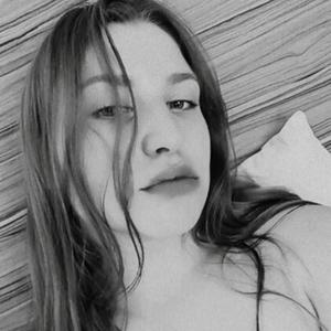 Девушки в Солнечнодольске: Ангелина, 18 - ищет парня из Солнечнодольска