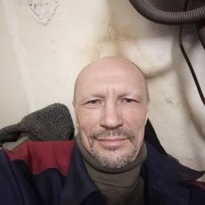 Олег, 55 лет, Среднеуральск
