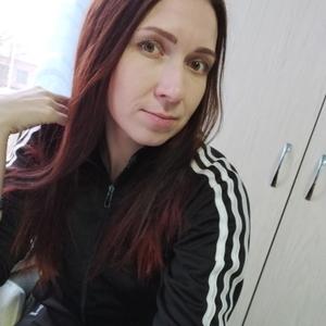 Девушки в Омске: Alena, 32 - ищет парня из Омска