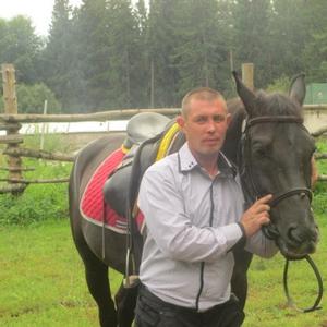 Парни в Ижевске: Илья, 41 - ищет девушку из Ижевска