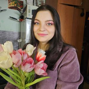 Девушки в Томске: Полина, 26 - ищет парня из Томска