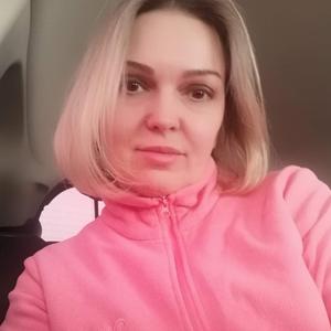 Девушки в Владивостоке: Елена, 53 - ищет парня из Владивостока