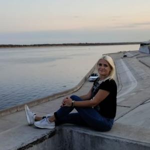 Девушки в Владивостоке: Нина, 40 - ищет парня из Владивостока