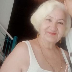 Девушки в Череповце: Лора, 69 - ищет парня из Череповца