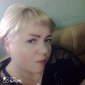 Девушки в Таганроге: Ирина, 43 - ищет парня из Таганрога