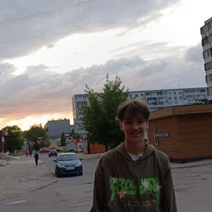 Парни в Пскове: Даниил, 18 - ищет девушку из Пскова