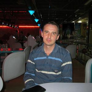 Виктор, 49 лет, Губкин