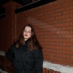 Девушки в Барнауле (Алтайский край): Кристина, 18 - ищет парня из Барнаула (Алтайский край)