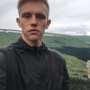 Илья, 22 года, Березники