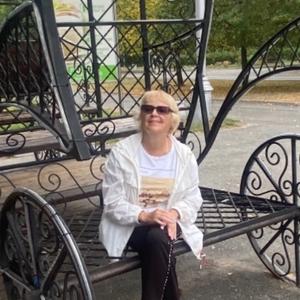 Девушки в Перми: Елена, 66 - ищет парня из Перми
