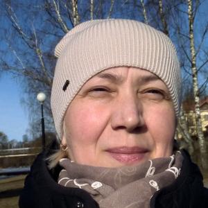 Девушки в Пскове: Люба, 54 - ищет парня из Пскова