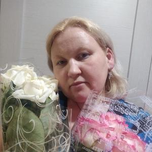 Девушки в Ижевске: Альбина, 42 - ищет парня из Ижевска