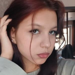 Девушки в Челябинске: Анастасия, 18 - ищет парня из Челябинска