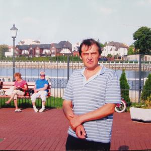 Виктор, 59 лет, Боровичи