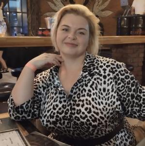 Девушки в Омске: Валентина, 43 - ищет парня из Омска