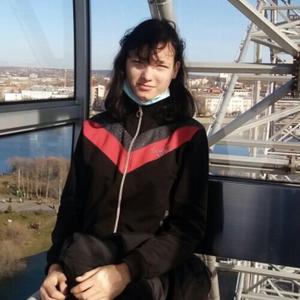 Девушки в Усолье-Сибирское: Кристина, 22 - ищет парня из Усолье-Сибирское