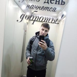 Илья, 23 года, Омск