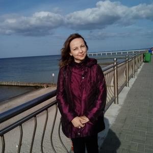 Юлия, 47 лет, Светлый