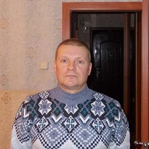 Гунбин Олег, 52 года, Тихвин