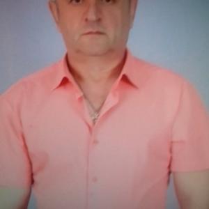 Валерий, 68 лет, Барнаул