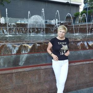 Девушки в Донецке: Марина, 56 - ищет парня из Донецка