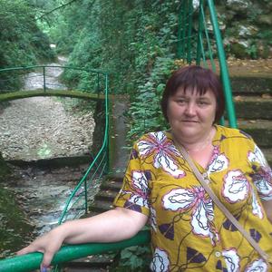 Девушки в Черногорске: Елена, 54 - ищет парня из Черногорска