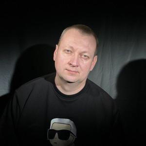 Максим, 42 года, Москва