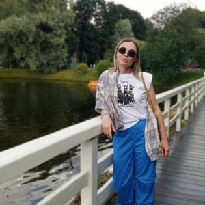 Девушки в Твери: Оксана, 37 - ищет парня из Твери
