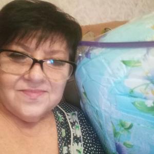 Девушки в Саратове: Ирина Павлова, 64 - ищет парня из Саратова