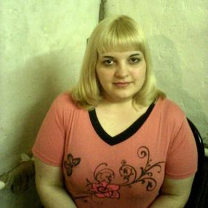 Девушки в Омске: Валя, 33 - ищет парня из Омска
