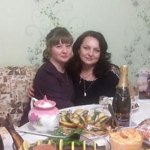 Девушки в Саратове: Елена, 50 - ищет парня из Саратова