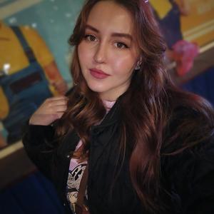 Шектеусіз порно бейнелер Ересек әйел баланы азғырған.