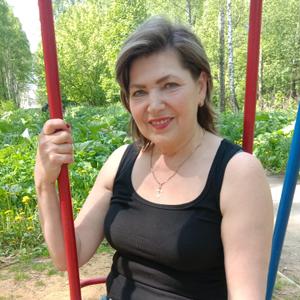 Девушки в Новомосковске: Елена, 52 - ищет парня из Новомосковска