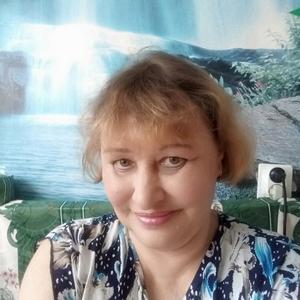 Девушки в Гатчине: Людмила, 59 - ищет парня из Гатчины