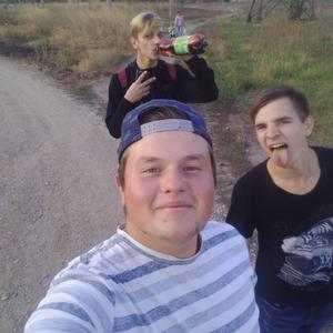 Парни в Буденновске: Влад Серов, 26 - ищет девушку из Буденновска