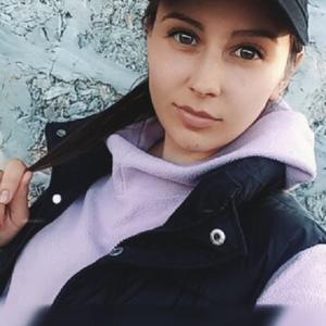 Девушки в Югорске: Ирина, 24 - ищет парня из Югорска