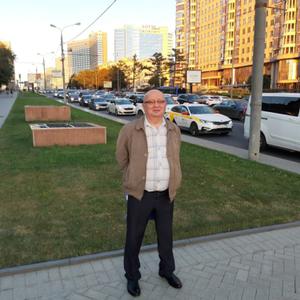 Олег, 32 года, Москва