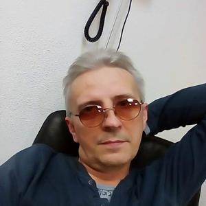 Юрий, 58 лет, Курск