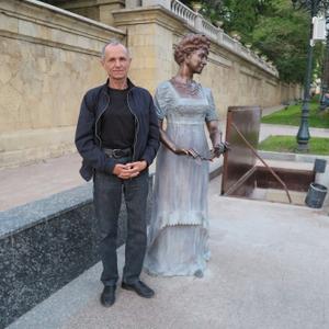 Парни в Липецке: Алексей, 65 - ищет девушку из Липецка