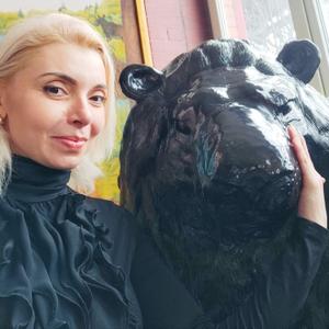 Девушки в Перми: Ylia, 41 - ищет парня из Перми
