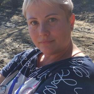 Девушки в Уссурийске: Елена, 46 - ищет парня из Уссурийска