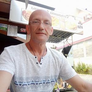 Олег, 54 года, Волжский